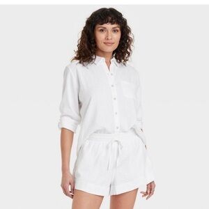 Universal Thread White Button-Up Shirt